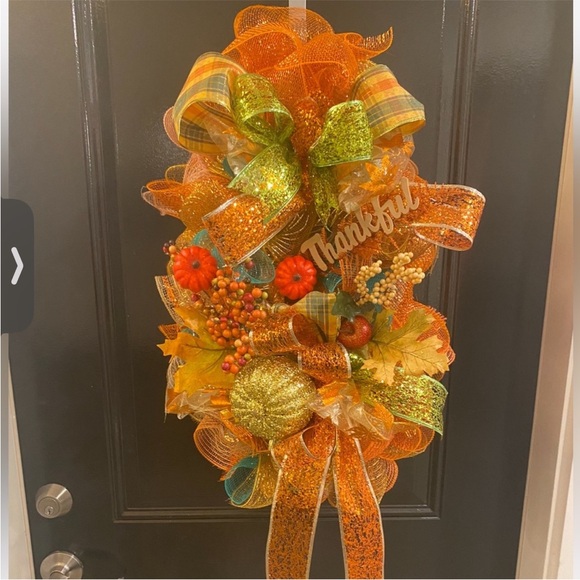 WREATH FALL HANDCRAFTED SWAG STYLE SPRUCE UP YOUR DOOR, ENTRYWAY 17” WIDE 33” H - Picture 8 of 9